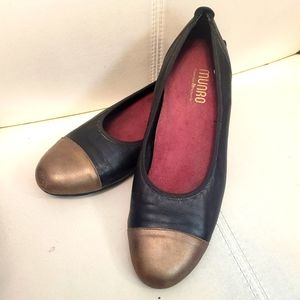 EUC Munro Henlee 11 med black/bronze